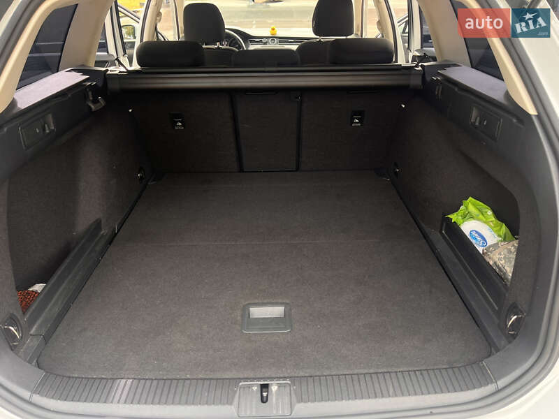 Универсал Volkswagen Passat 2015 в Житомире фото 30 Универсал Volkswagen Passat 2015 в Житомире