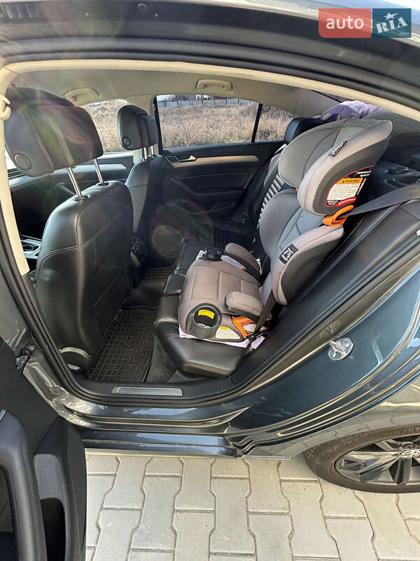 Седан Volkswagen Passat 2016 в Южном