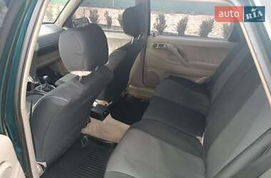 Седан Volkswagen Passat 1995 в 