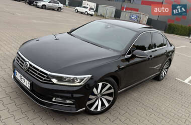 Седан Volkswagen Passat 2017 в Киеве