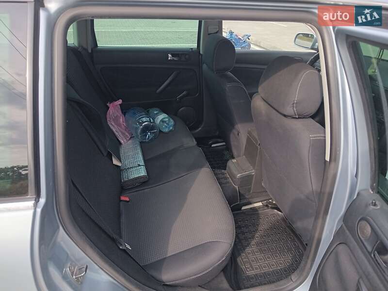 Универсал Volkswagen Passat 2003 в Киеве