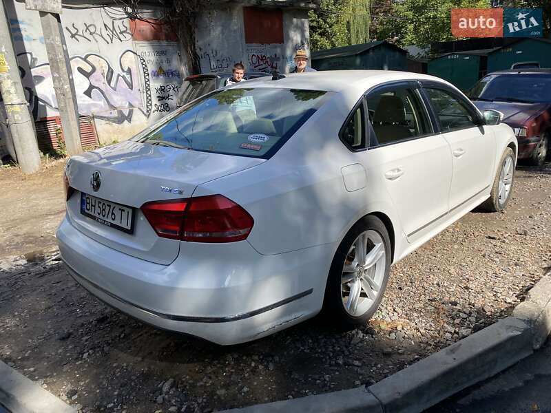 Седан Volkswagen Passat 2011 в Одессе