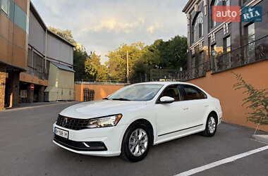 Седан Volkswagen Passat 2015 в Одессе