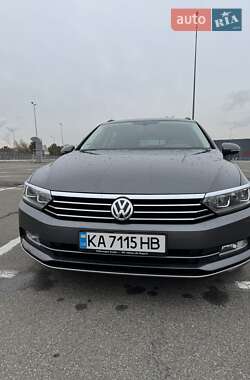 Универсал Volkswagen Passat 2016 в Киеве
