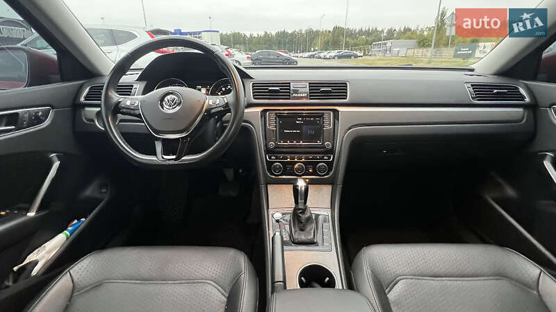 Седан Volkswagen Passat 2018 в Киеве