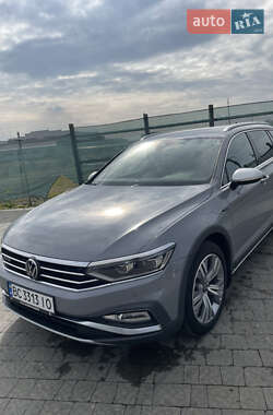 Універсал Volkswagen Passat 2022 в Львові