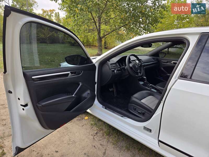 Седан Volkswagen Passat 2018 в Днепре