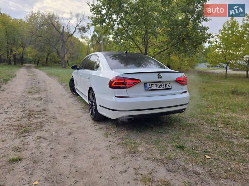 Седан Volkswagen Passat 2018 в Днепре