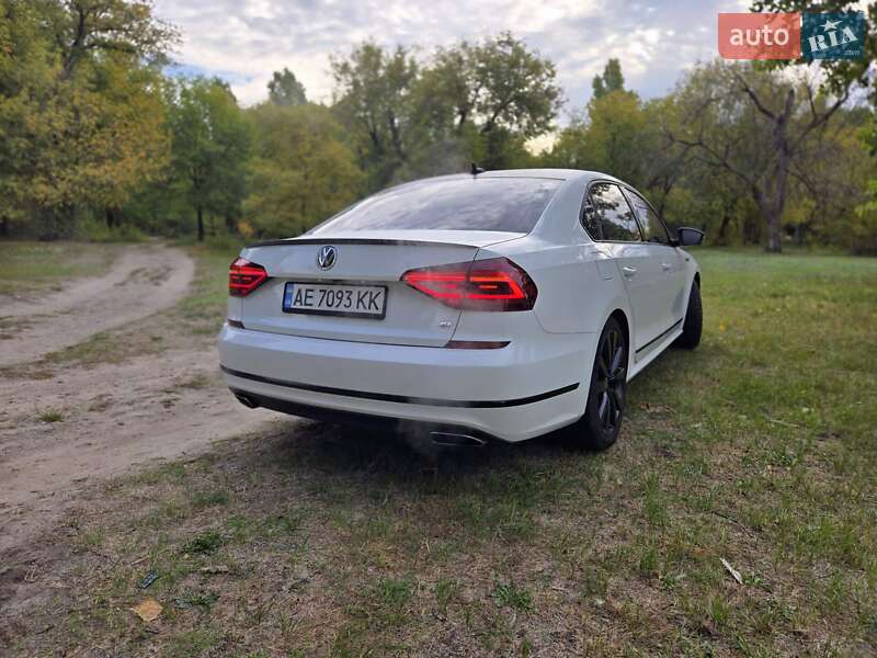 Седан Volkswagen Passat 2018 в Днепре