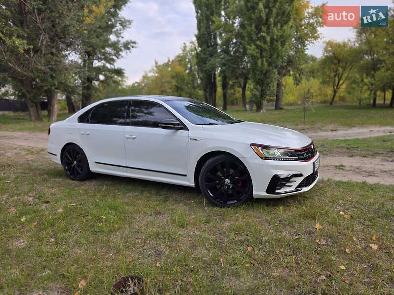Седан Volkswagen Passat 2018 в Днепре