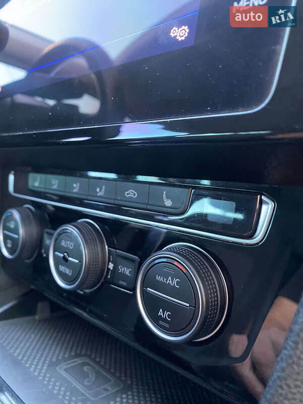 Универсал Volkswagen Passat 2020 в Вараше фото 15 Универсал Volkswagen Passat 2020 в Вараше