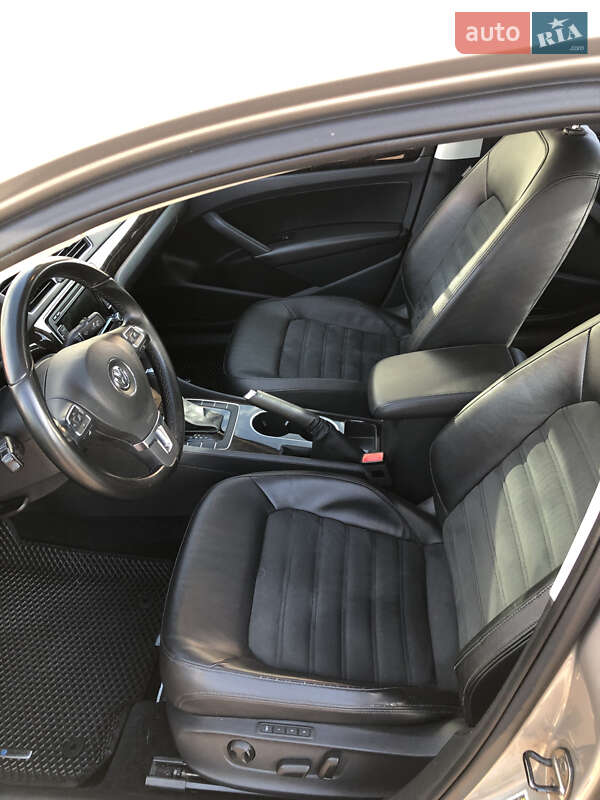 Седан Volkswagen Passat 2013 в Киеве