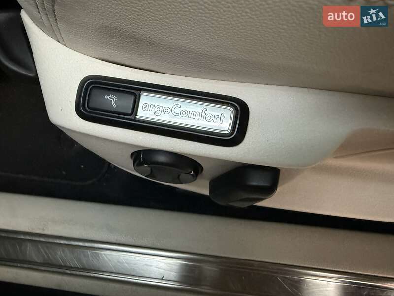 Седан Volkswagen Passat 2015 в Ужгороді