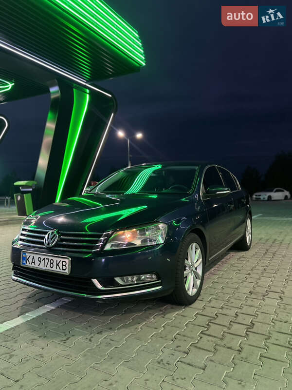 Седан Volkswagen Passat 2013 в Києві