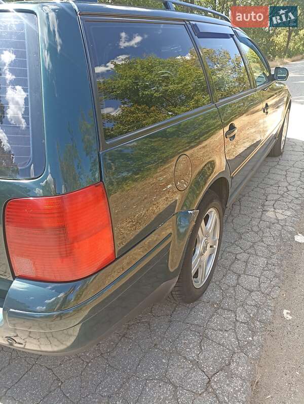 Универсал Volkswagen Passat 1998 в Одессе