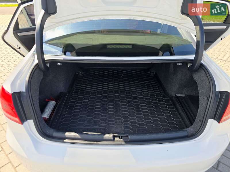 Седан Volkswagen Passat 2012 в Львове фото 28 Седан Volkswagen Passat 2012 в Львове