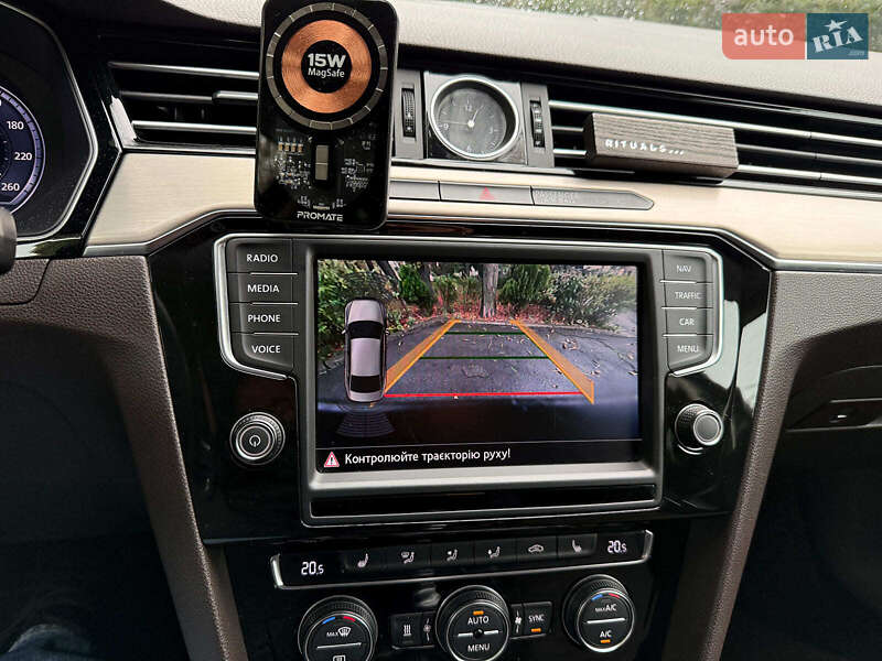 Седан Volkswagen Passat 2015 в Киеве