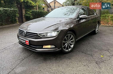 Седан Volkswagen Passat 2015 в Киеве