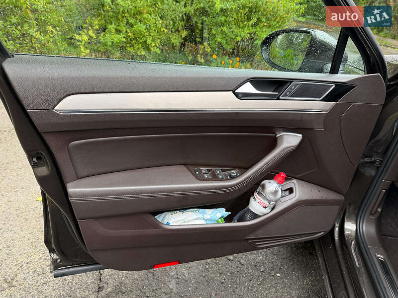 Седан Volkswagen Passat 2015 в Киеве