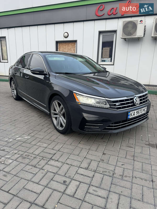 Седан Volkswagen Passat 2016 в Києві