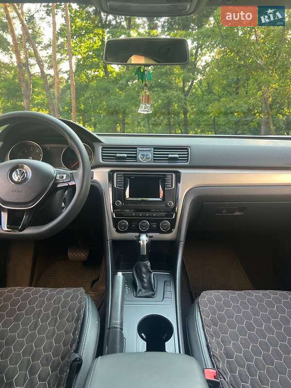 Седан Volkswagen Passat 2016 в Києві