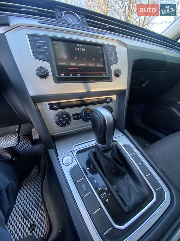 Універсал Volkswagen Passat 2015 в Підгайцях