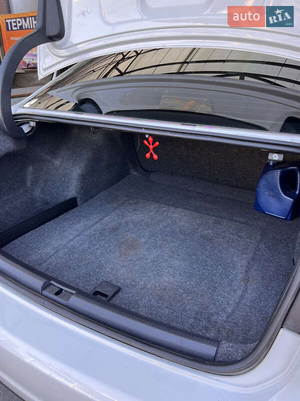 Седан Volkswagen Passat 2014 в Хмельницком