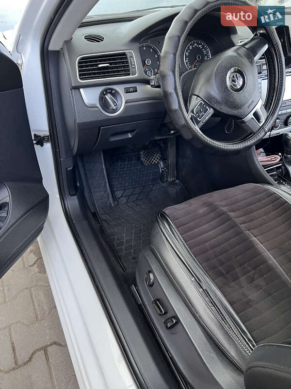 Седан Volkswagen Passat 2014 в Хмельницком
