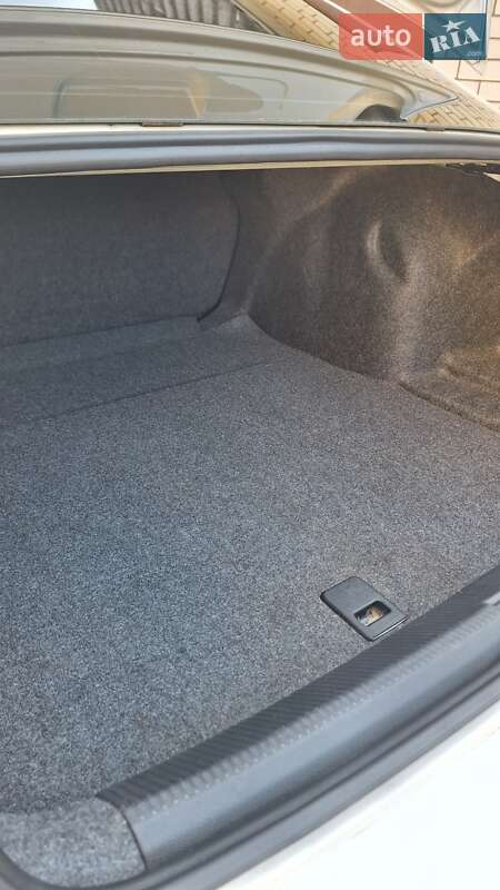 Седан Volkswagen Passat 2014 в Днепре