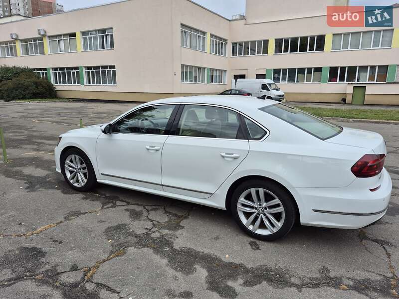 Седан Volkswagen Passat 2016 в Киеве