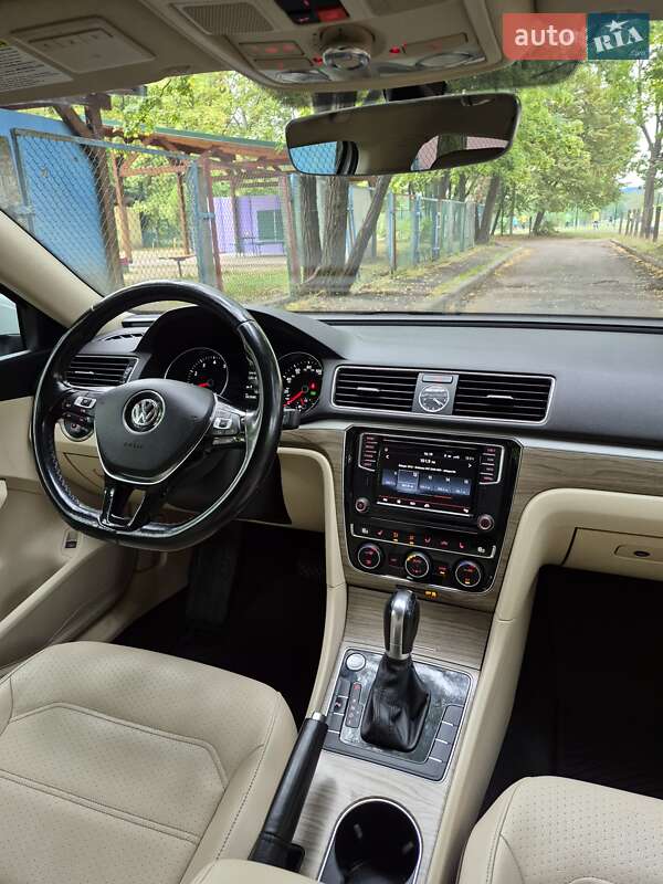 Седан Volkswagen Passat 2016 в Киеве