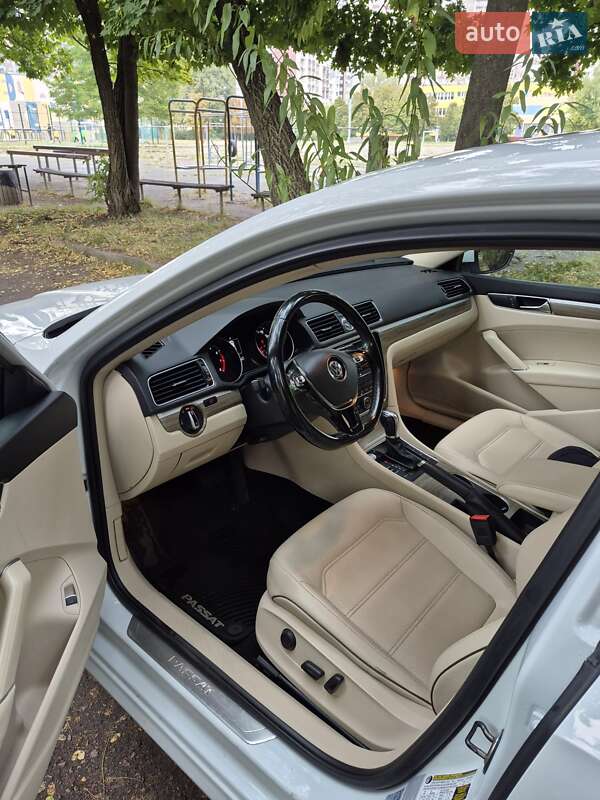 Седан Volkswagen Passat 2016 в Киеве