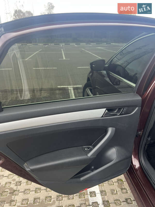 Седан Volkswagen Passat 2013 в Киеве