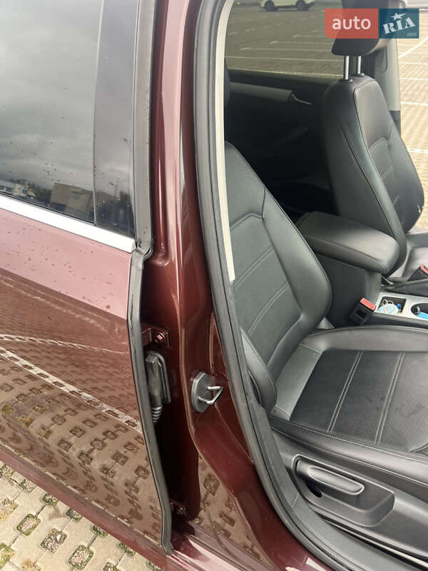 Седан Volkswagen Passat 2013 в Киеве