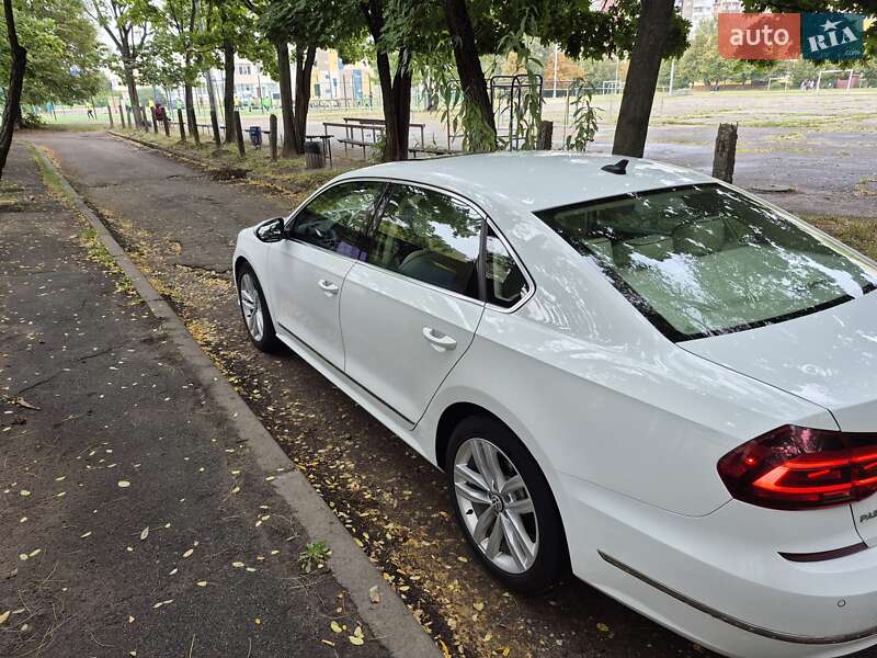 Седан Volkswagen Passat 2016 в Киеве