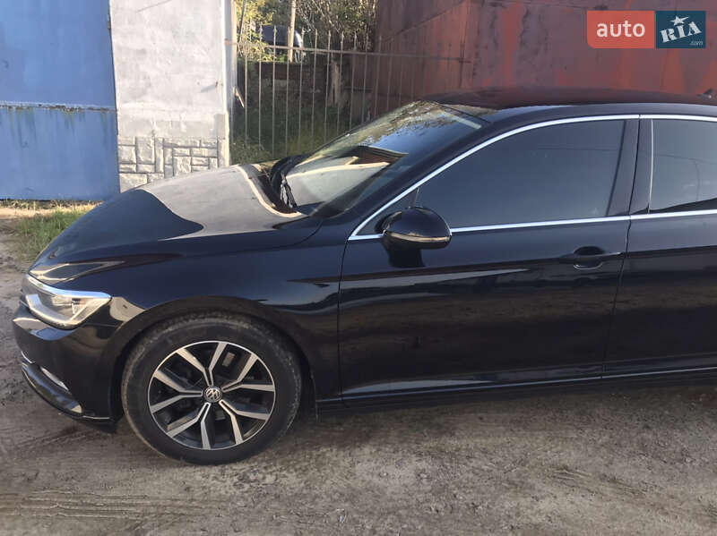 Седан Volkswagen Passat 2017 в Львові