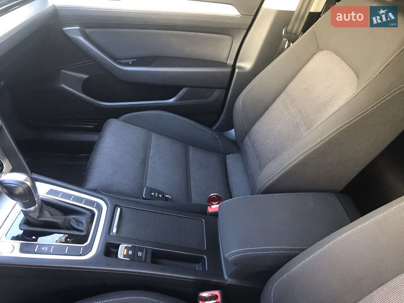 Седан Volkswagen Passat 2017 в Львові