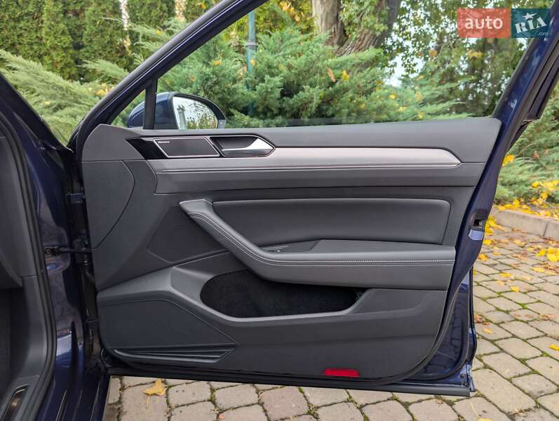 Универсал Volkswagen Passat 2018 в Киеве