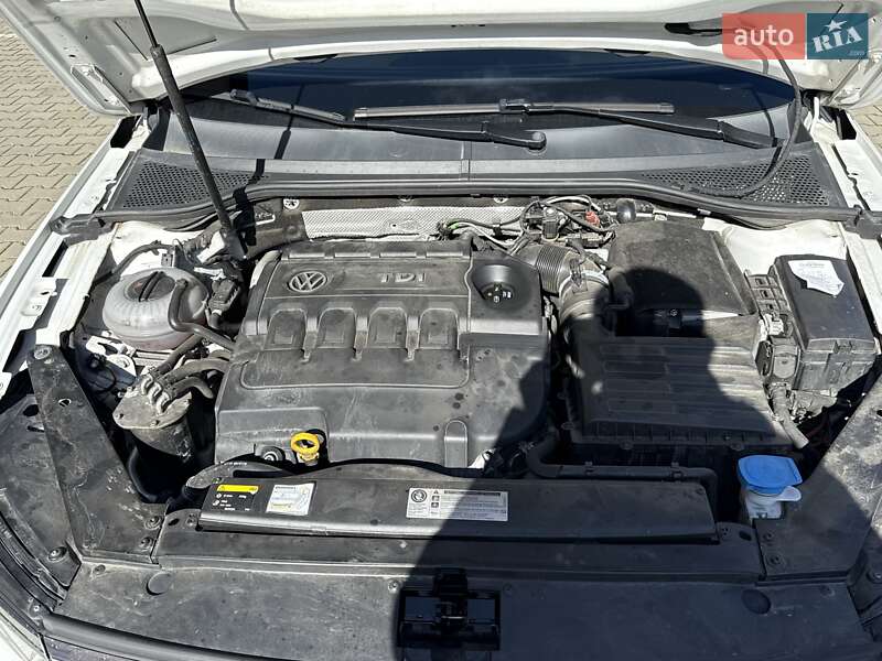 Седан Volkswagen Passat 2015 в Ужгороді