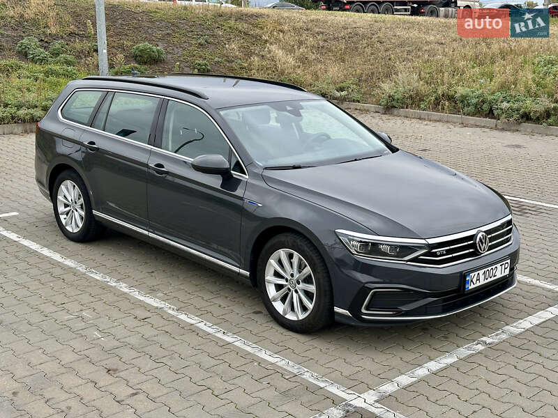 Универсал Volkswagen Passat 2020 в Киеве