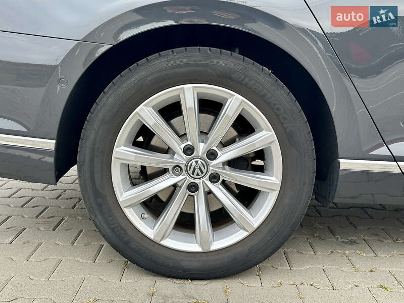 Универсал Volkswagen Passat 2020 в Киеве