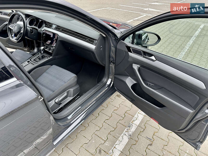 Универсал Volkswagen Passat 2020 в Киеве