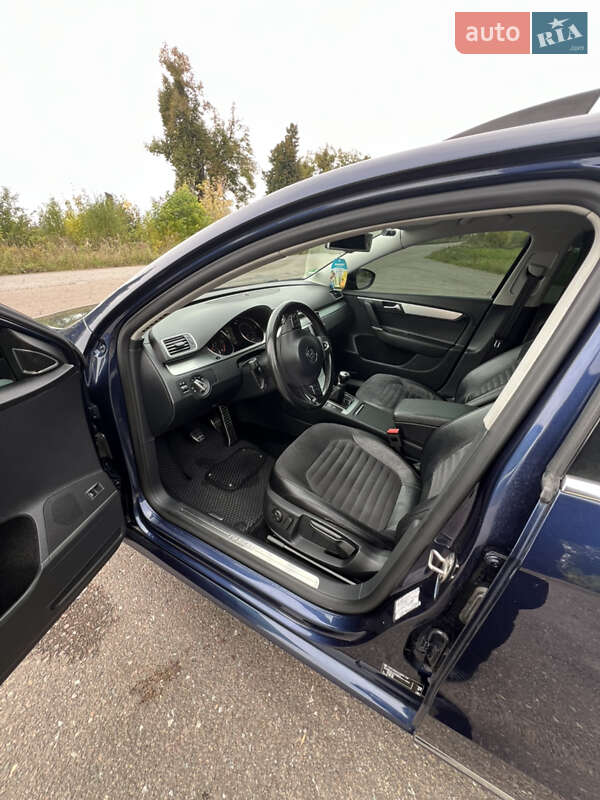 Универсал Volkswagen Passat 2011 в Дубно