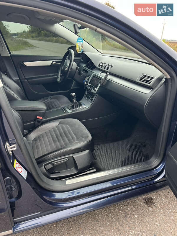 Универсал Volkswagen Passat 2011 в Дубно