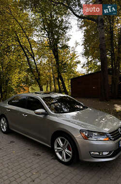 Седан Volkswagen Passat 2012 в Львові