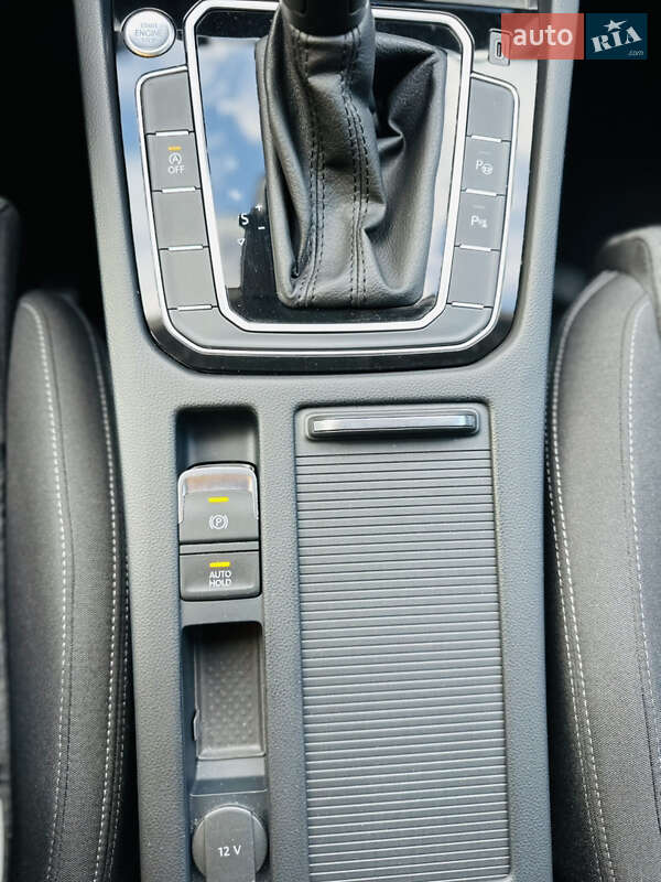 Универсал Volkswagen Passat 2021 в Коростене