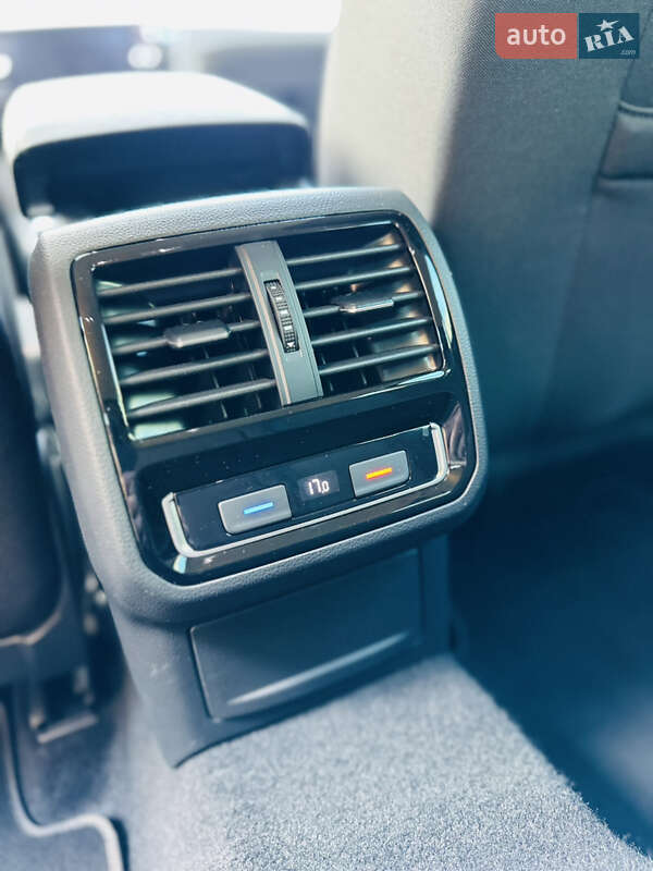 Универсал Volkswagen Passat 2021 в Коростене