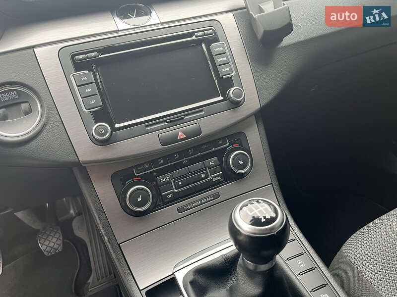 Седан Volkswagen Passat 2011 в Радивилове