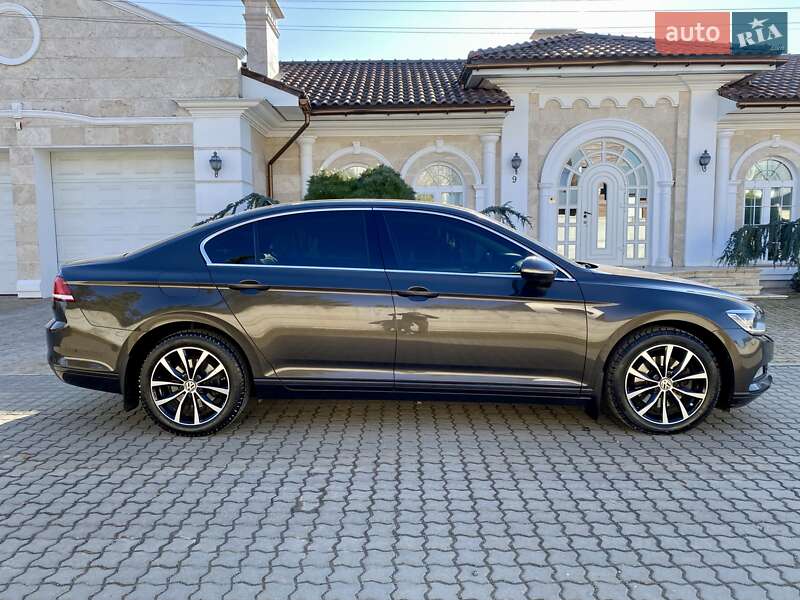 Седан Volkswagen Passat 2015 в Черноморске