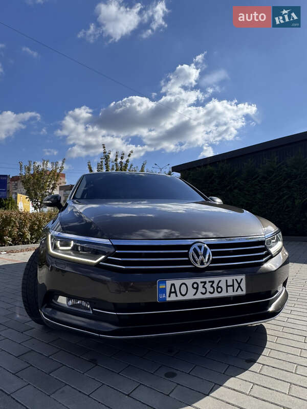 Седан Volkswagen Passat 2017 в Ужгороді